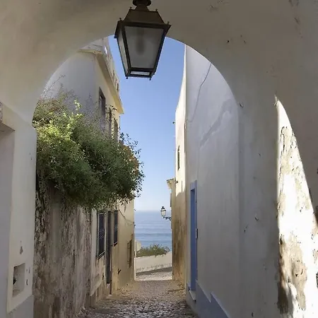 Breathtaking Beachfront House بيت للعطل *