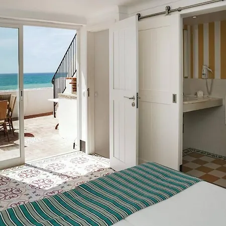 Dom wakacyjny Breathtaking Beachfront House Albufeira