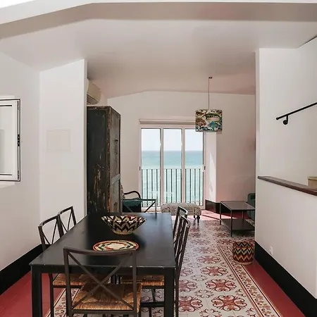 Будинок відпочинку Breathtaking Beachfront House Албуфейра