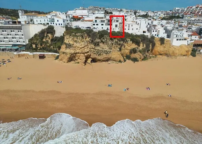 Vakantiehuis Breathtaking Beachfront House Albufeira