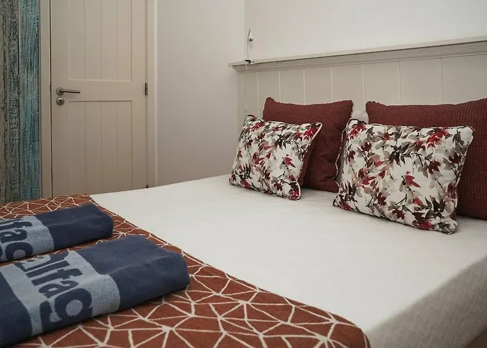 Breathtaking Beachfront House Vakantiehuis Albufeira