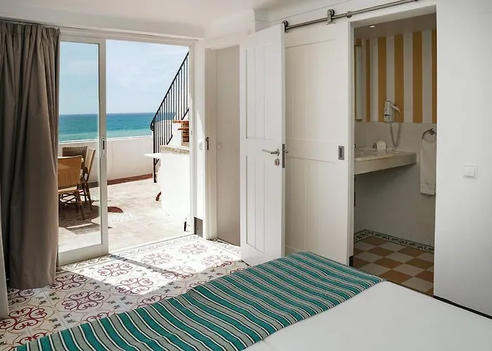 Vakantiehuis Breathtaking Beachfront House Albufeira