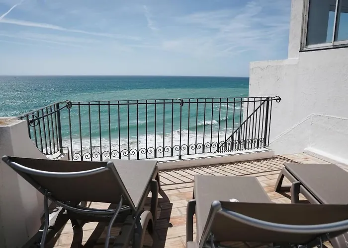 Breathtaking Beachfront House Vakantiehuis