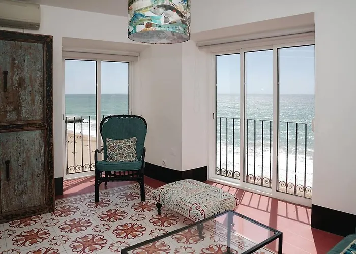 Vakantiehuis Breathtaking Beachfront House Albufeira