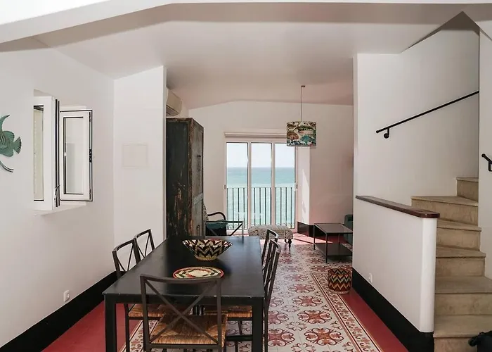 Vakantiehuis Breathtaking Beachfront House Albufeira