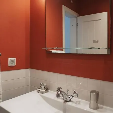 Semesterbostad Breathtaking Beachfront House *