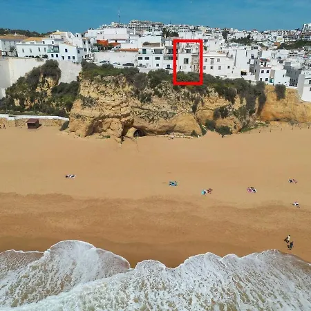 Semesterbostad Breathtaking Beachfront House Albufeira