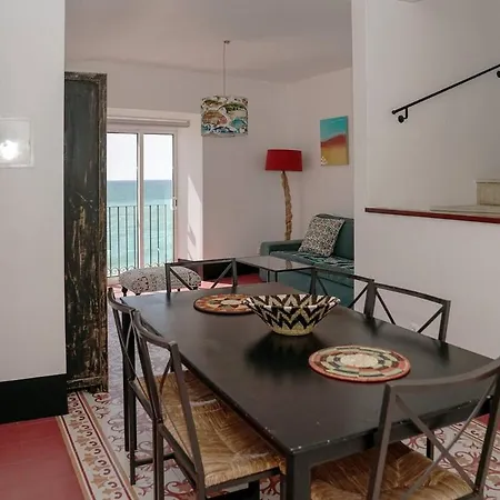 Semesterbostad Breathtaking Beachfront House