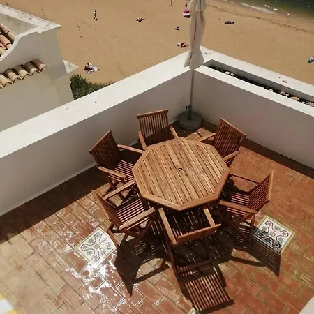 Breathtaking Beachfront House Hébergement de vacances