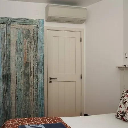 Breathtaking Beachfront House Hébergement de vacances Albufeira