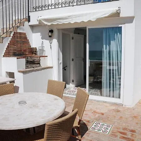 Hébergement de vacances Breathtaking Beachfront House *