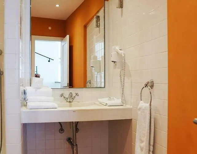 Breathtaking Beachfront House Албуфейра