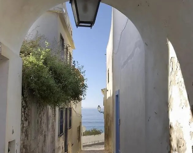 Breathtaking Beachfront House Дом отдыха *