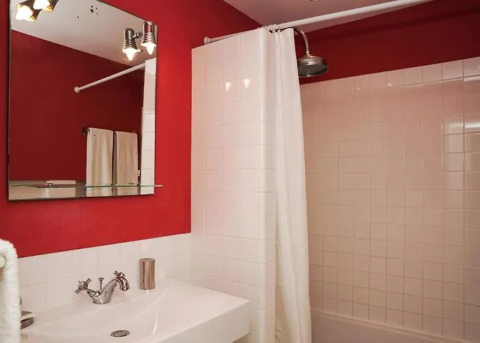 Breathtaking Beachfront House Дом отдыха *